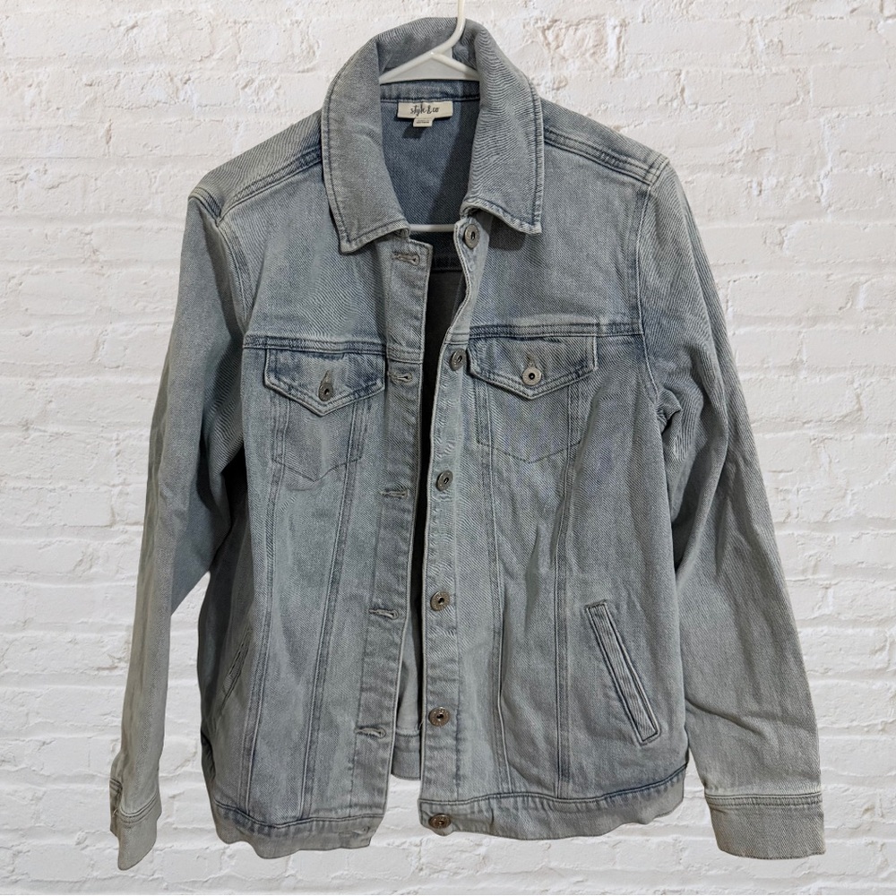 Style & Co. Women’s Light Gray Denim Jacket. NWT